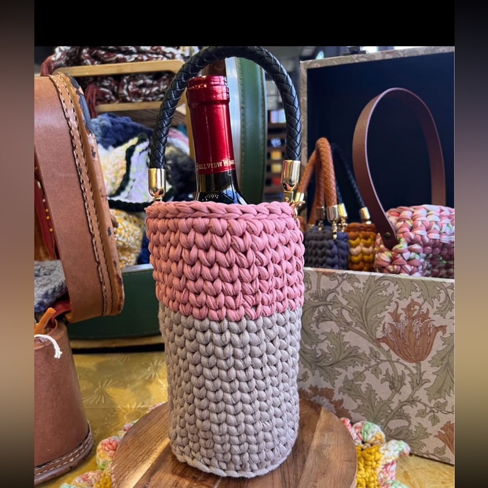 Wine bottle holder
